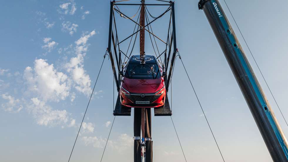 Το ανανεωμένο Nissan Qashqai έκανε ρεκόρ Γκίνες στο bungee jumping!